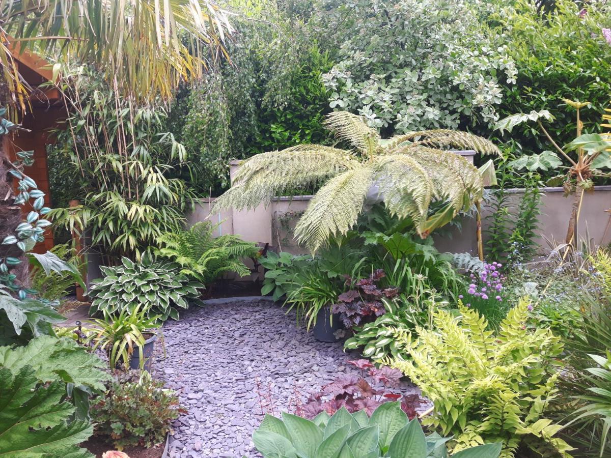 cabin set in a beautiful romantic tropical garden Sutton Coldfield Exterior foto